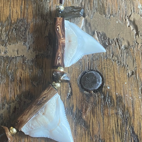 Elegant Black and White Necklace - Picture 3 of 4